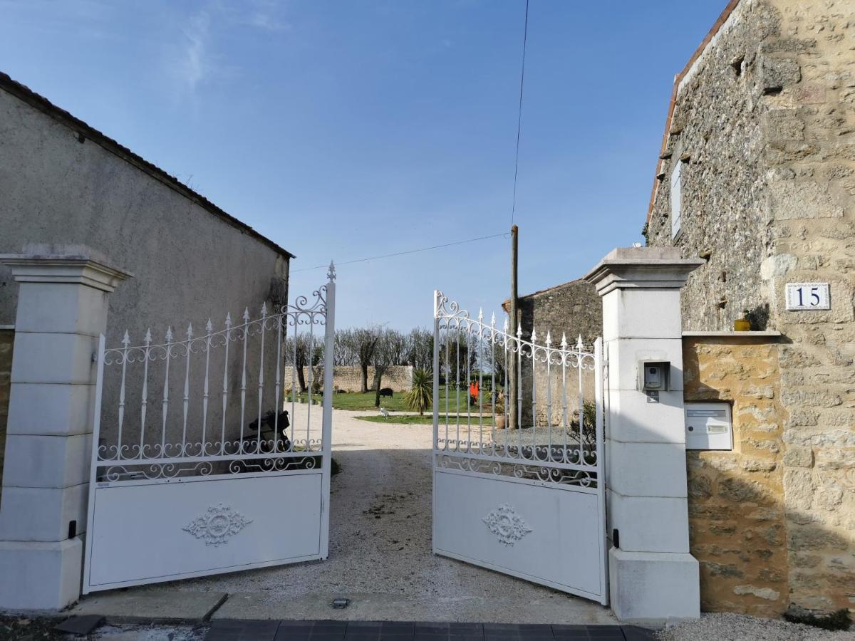 Bed and Breakfast Au Domaine De Gigie Chervettes Exterior foto
